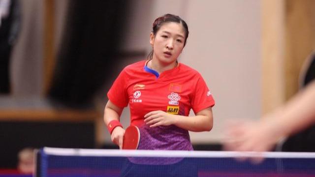 生日快乐！吴艳妮社媒晒出生日照 蛋糕上迷你模型完美复刻其招牌动作