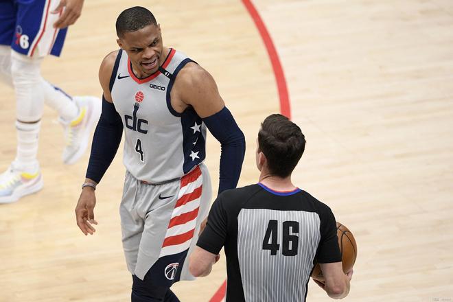 今夏花费超3亿欧！拜仁相信利物浦不得不卖人套现 对签下迪亚斯充满信心