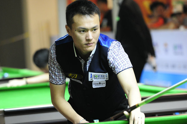 在球场上取 在球场上取